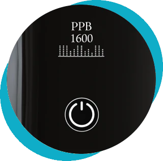 H2Essence hydrogenflaske med 1600 PPB funktion, der tilbyder en optimal mellemkoncentration af hydrogen i vandet. Det digitale OLED-display sikrer brugervenlighed og præcis overvågning af hydrogenindholdet.