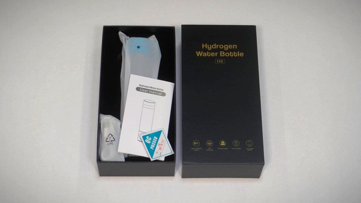 HydroSmart - H2 Essence H2 Essence BLU - 1H2Essence H8 Hydrogen Vandflaske i original emballage med indhold, herunder brugermanual, kvalitetskontrolcertifikat og tilbehør. Avanceret teknologi og kvalitetsgaranti for sundt hydrogenberiget vand.